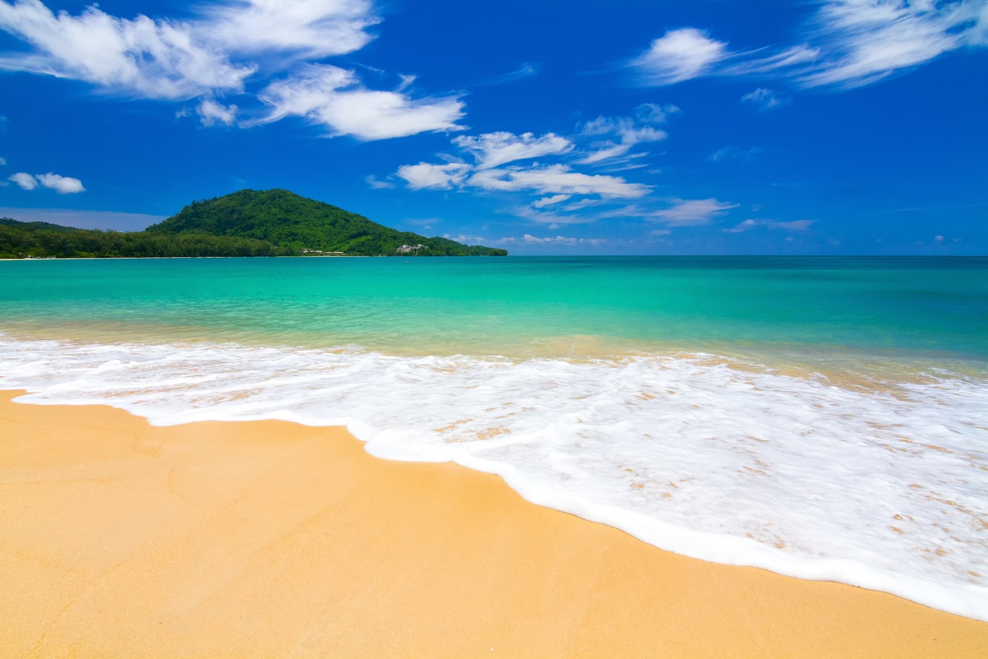 La plage de Nai Yang