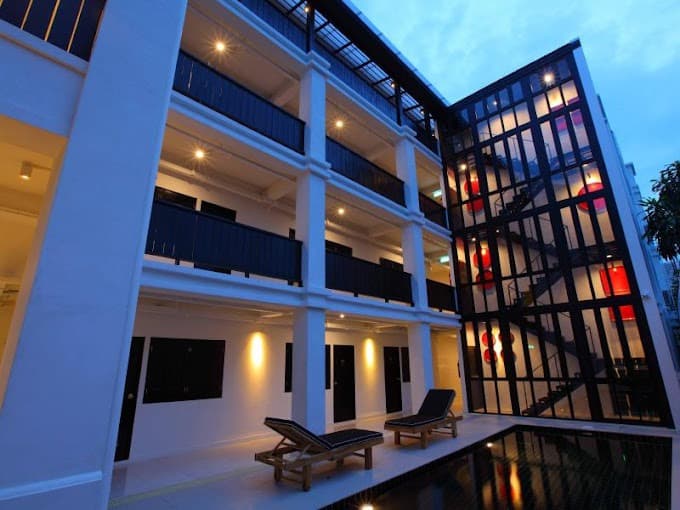 99 The Gallery Hotel