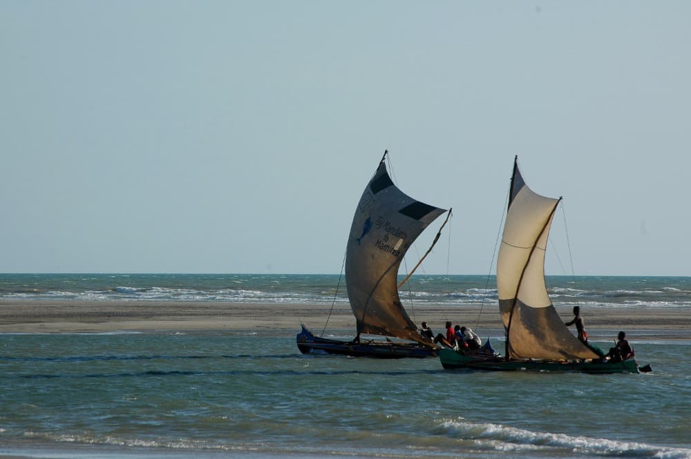 Navigation on the Tsiribihina and immersion in the kingdom of Baobabs, from Morondava to Tulear